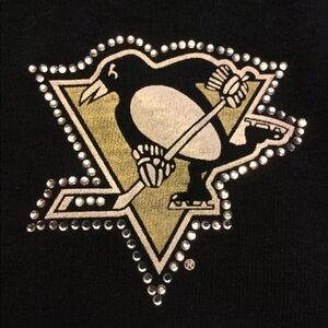 Pittsburgh Penguins Medium black shortsleeve shirt